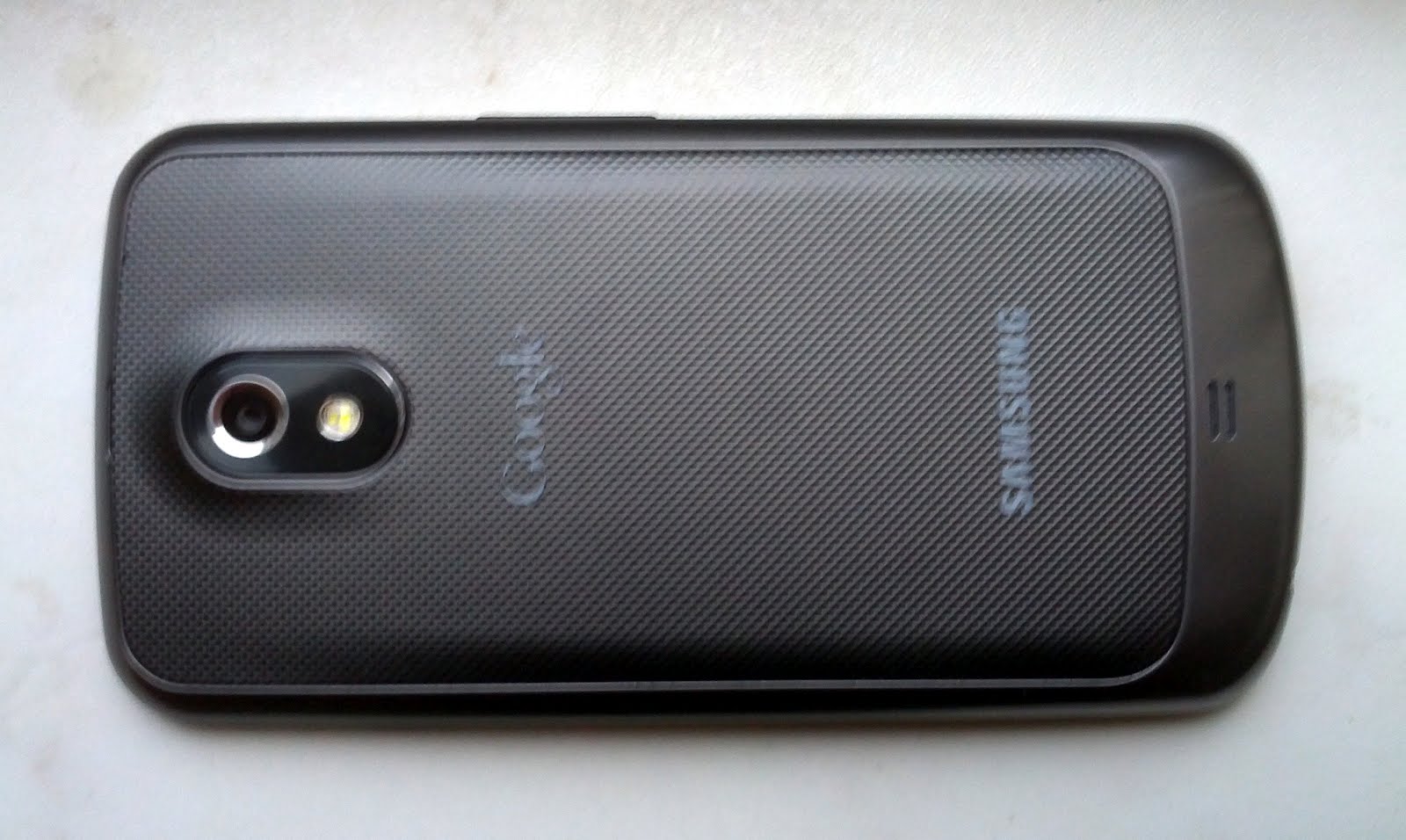 Rückseite des Galaxy Nexus mit der neuen Akkuschale